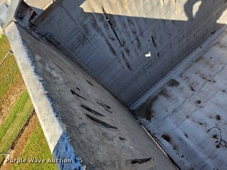 image for item DY0421 2016 Mac refuse trailer