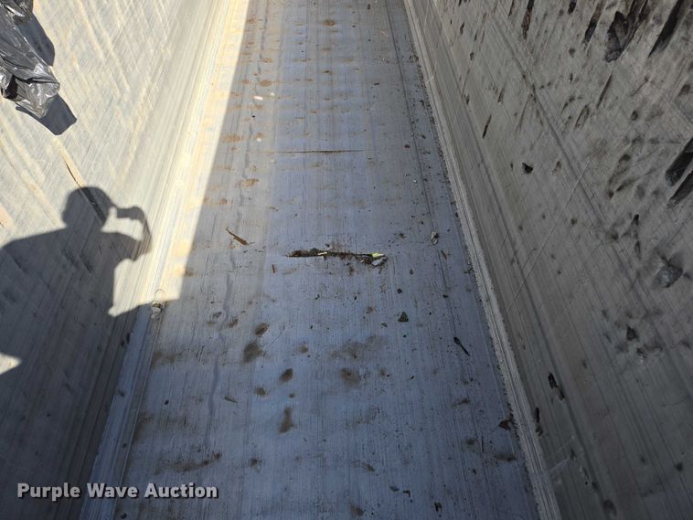 image for item DY0421 2016 Mac refuse trailer