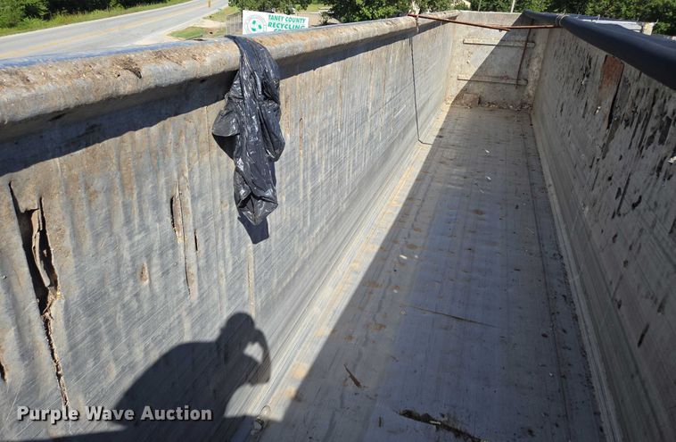 image for item DY0421 2016 Mac refuse trailer