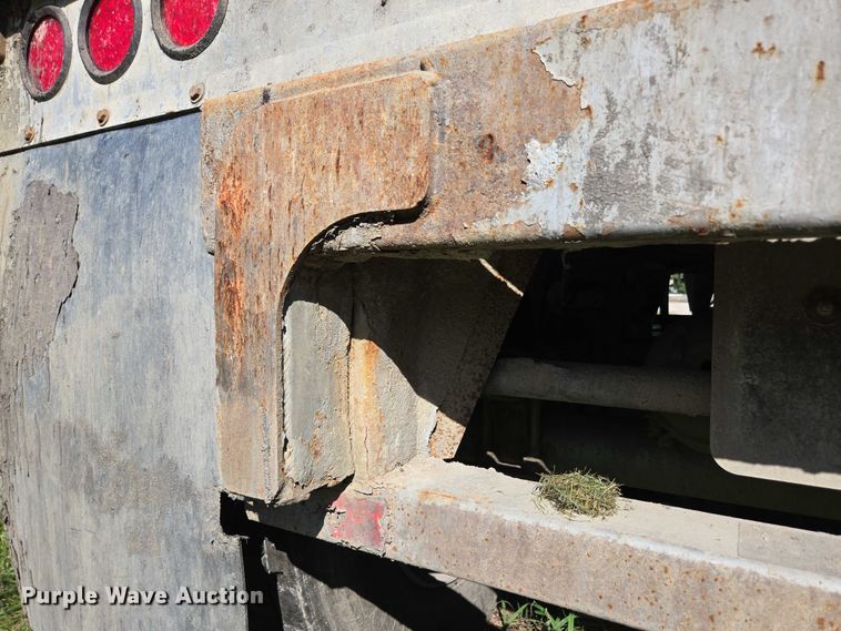 image for item DY0421 2016 Mac refuse trailer