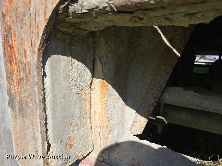 image for item DY0421 2016 Mac refuse trailer