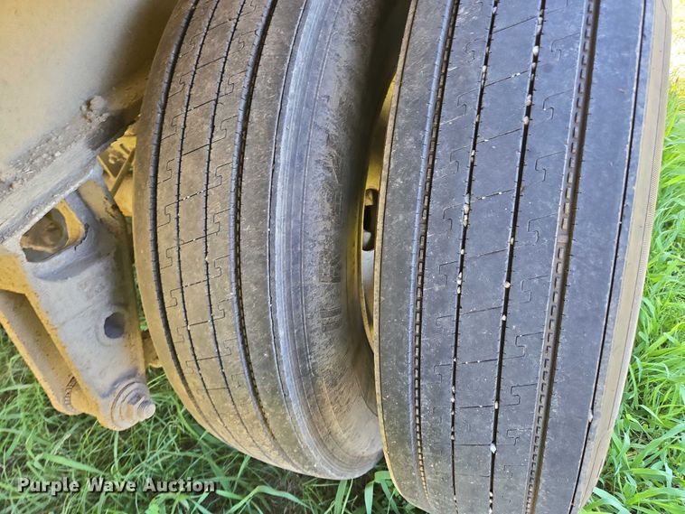 image for item DY0421 2016 Mac refuse trailer