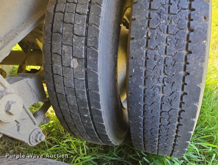 image for item DY0421 2016 Mac refuse trailer