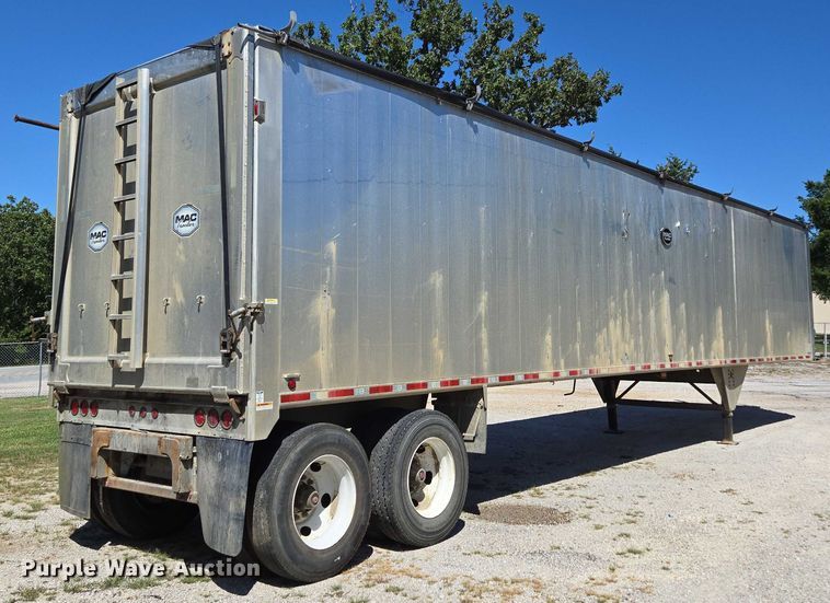 image for item DY0422 2016 Mac refuse trailer