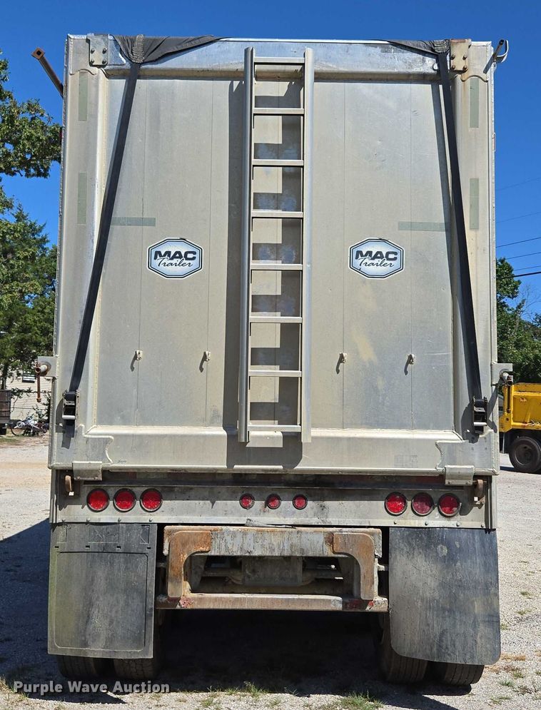 image for item DY0422 2016 Mac refuse trailer