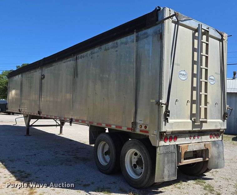 image for item DY0422 2016 Mac refuse trailer