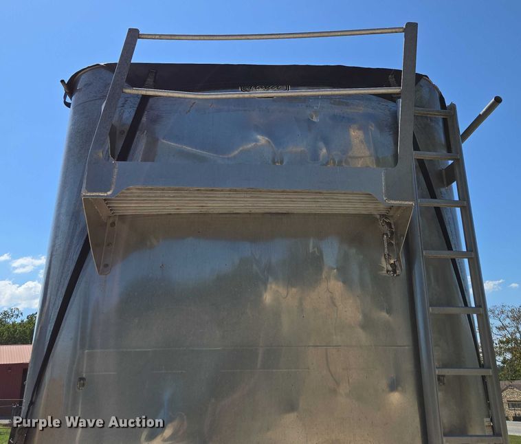 image for item DY0422 2016 Mac refuse trailer