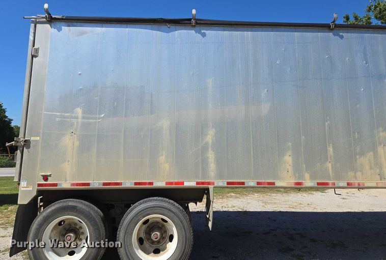 image for item DY0422 2016 Mac refuse trailer