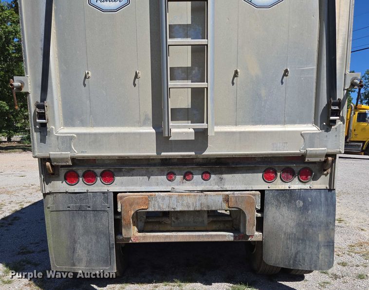 image for item DY0422 2016 Mac refuse trailer