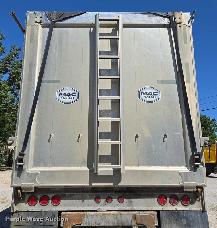 image for item DY0422 2016 Mac refuse trailer