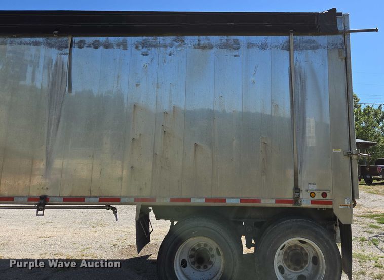 image for item DY0422 2016 Mac refuse trailer