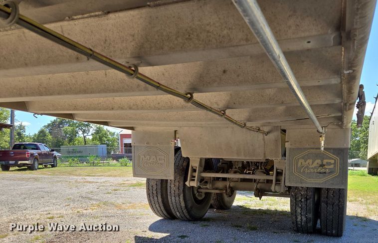 image for item DY0422 2016 Mac refuse trailer