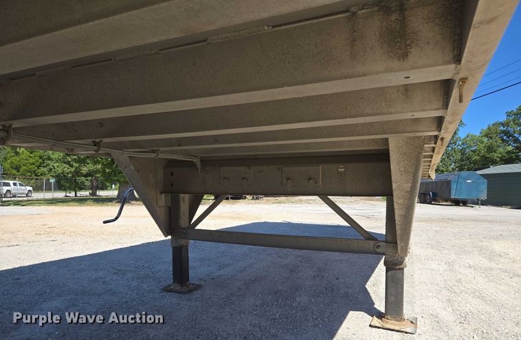 image for item DY0422 2016 Mac refuse trailer