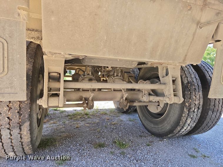 image for item DY0422 2016 Mac refuse trailer