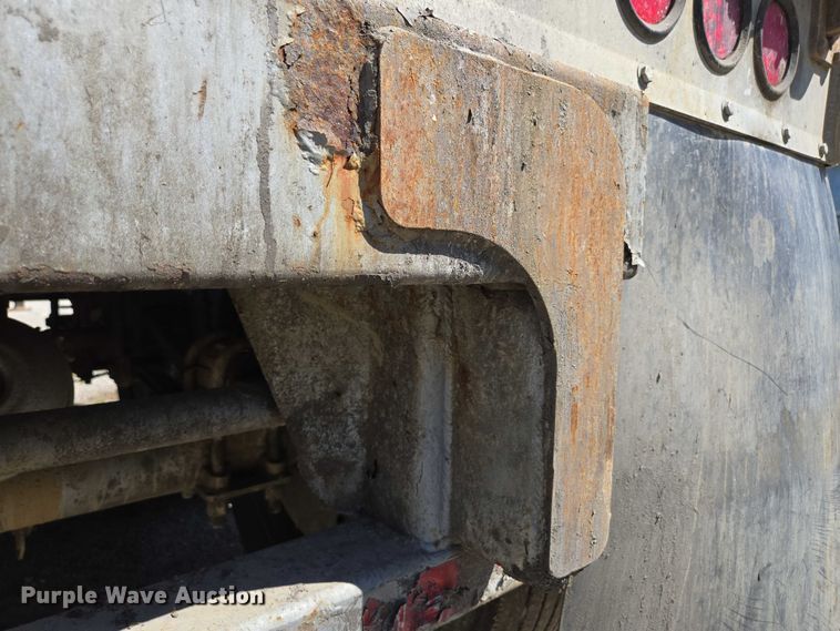 image for item DY0422 2016 Mac refuse trailer