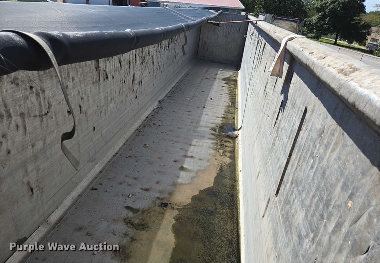 image for item DY0422 2016 Mac refuse trailer