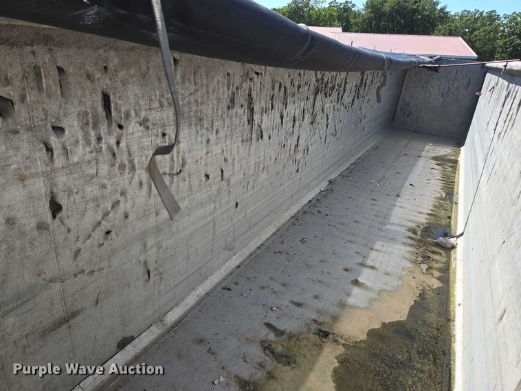 image for item DY0422 2016 Mac refuse trailer