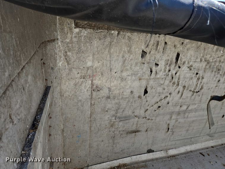 image for item DY0422 2016 Mac refuse trailer