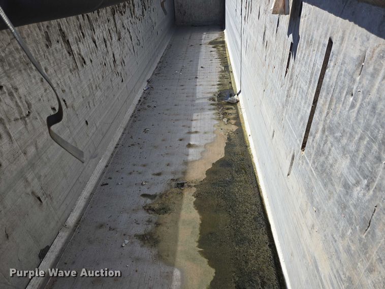 image for item DY0422 2016 Mac refuse trailer