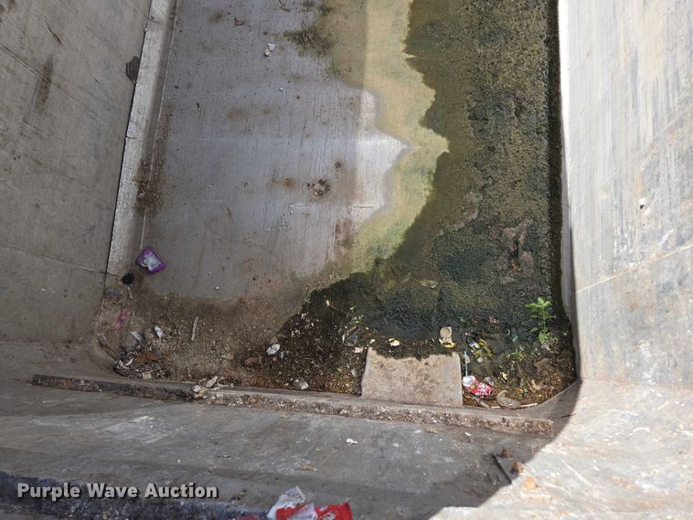 image for item DY0422 2016 Mac refuse trailer