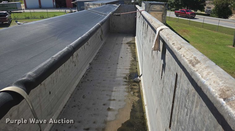 image for item DY0422 2016 Mac refuse trailer