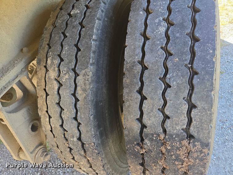 image for item DY0422 2016 Mac refuse trailer