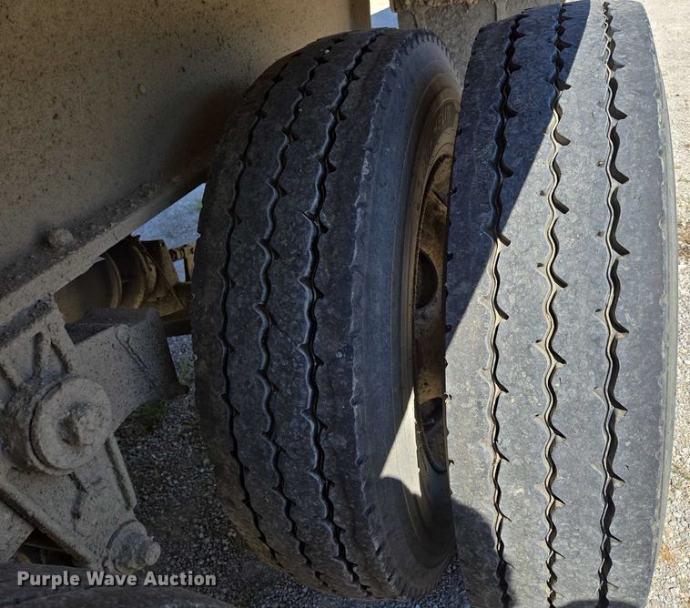 image for item DY0422 2016 Mac refuse trailer