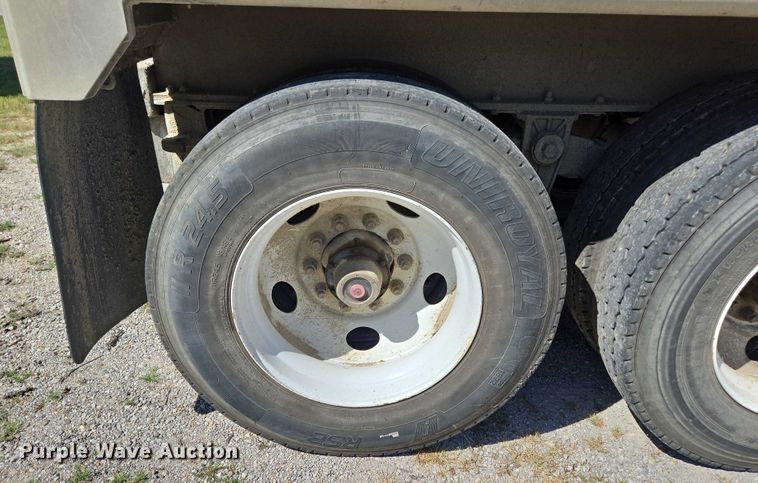 image for item DY0422 2016 Mac refuse trailer