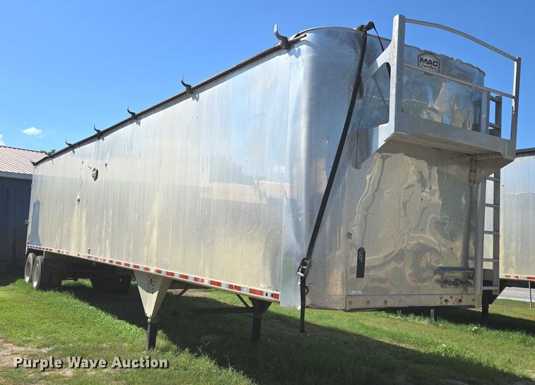 image for item DY0423 2017 Mac refuse trailer