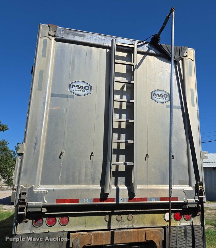 image for item DY0423 2017 Mac refuse trailer