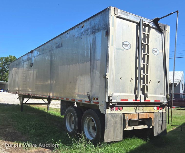 image for item DY0423 2017 Mac refuse trailer