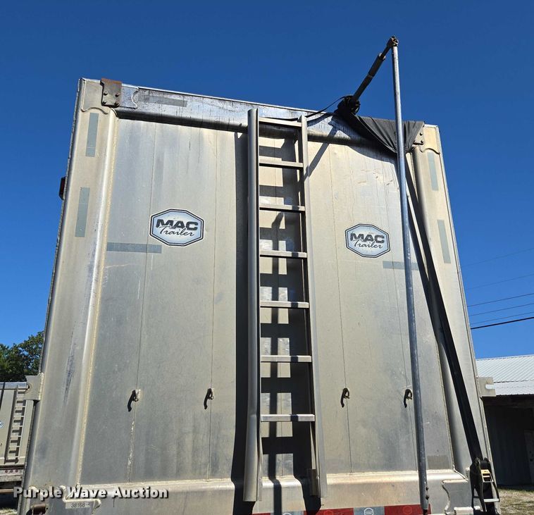 image for item DY0423 2017 Mac refuse trailer