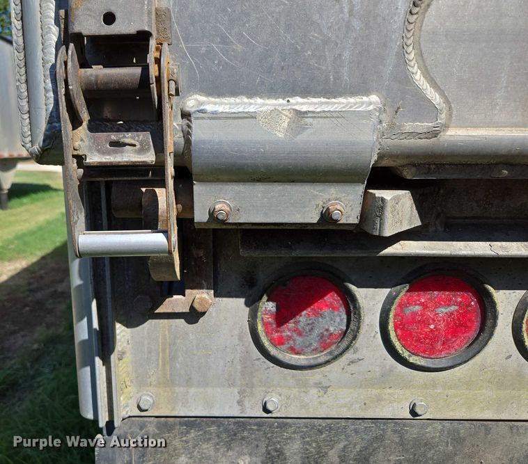 image for item DY0423 2017 Mac refuse trailer