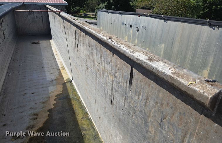 image for item DY0423 2017 Mac refuse trailer