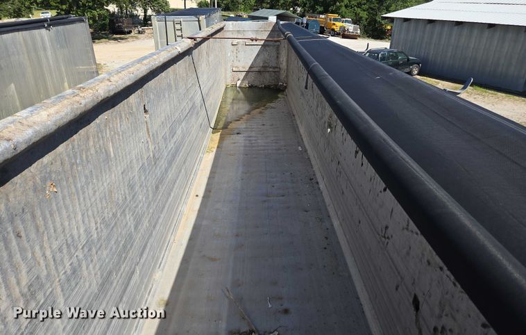 image for item DY0423 2017 Mac refuse trailer