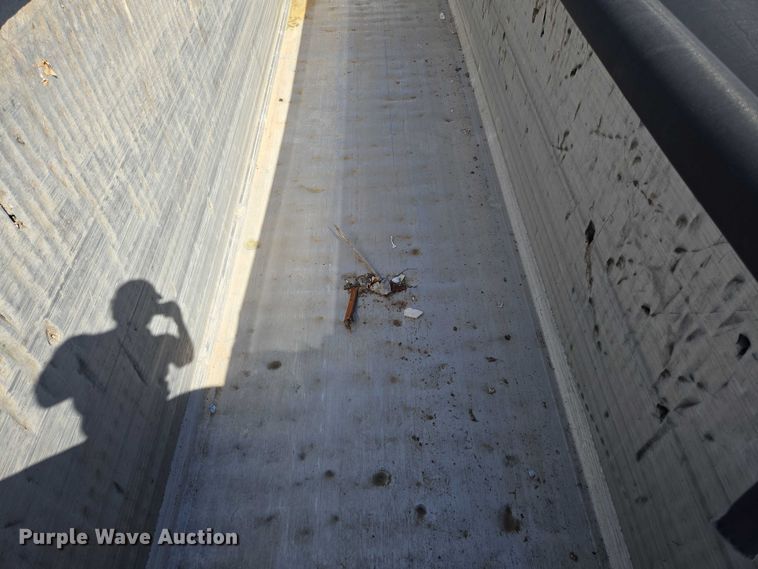 image for item DY0423 2017 Mac refuse trailer