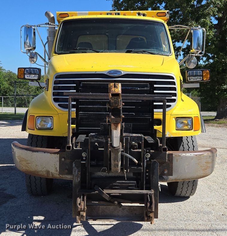 image for item DY0424 2007 Sterling L-Line dump truck