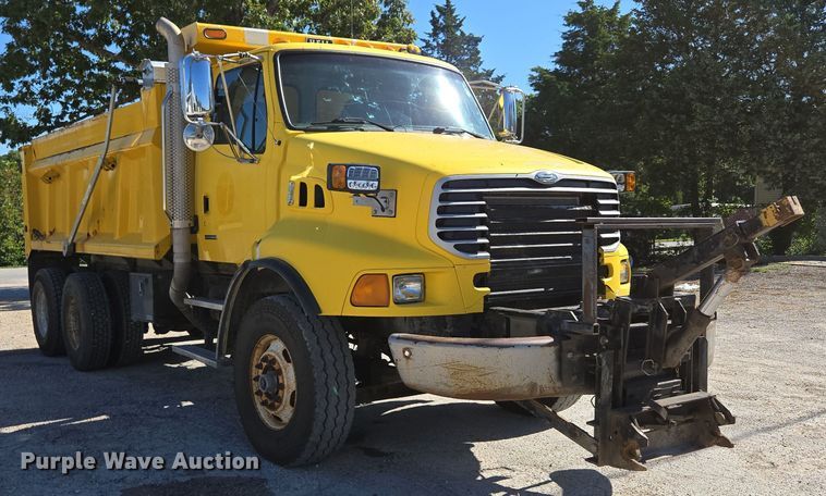 image for item DY0424 2007 Sterling L-Line dump truck