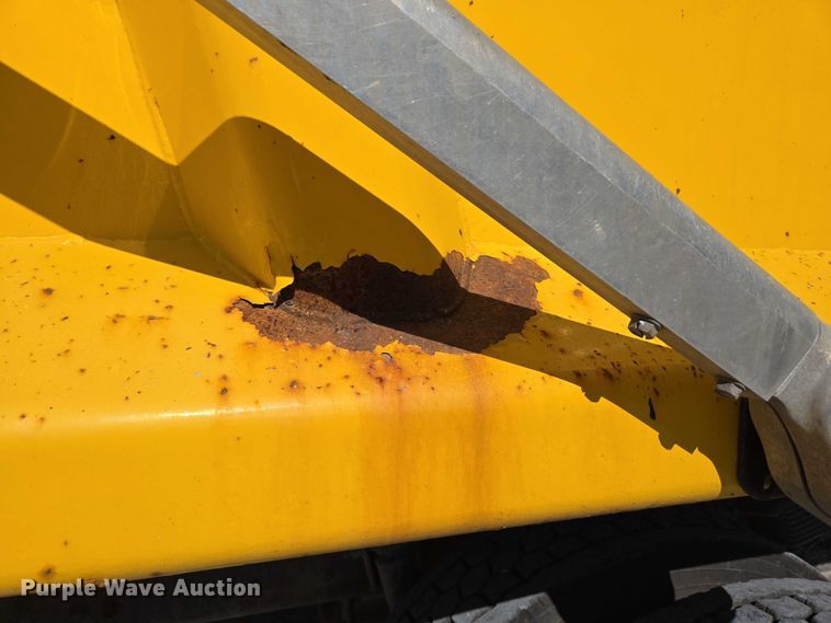 image for item DY0424 2007 Sterling L-Line dump truck