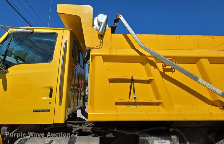 image for item DY0424 2007 Sterling L-Line dump truck