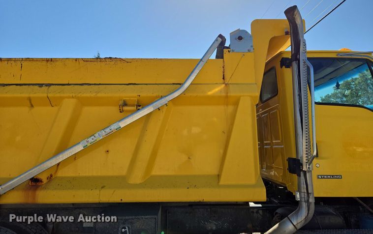 image for item DY0424 2007 Sterling L-Line dump truck