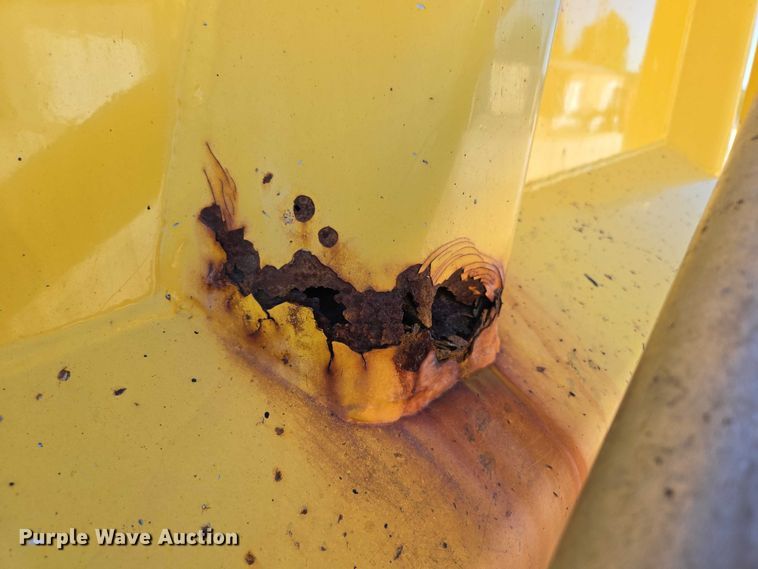 image for item DY0424 2007 Sterling L-Line dump truck