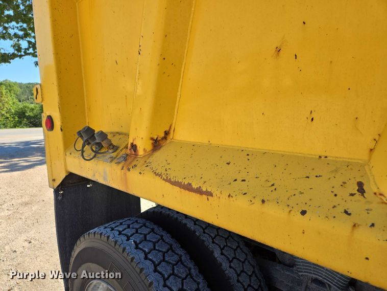 image for item DY0424 2007 Sterling L-Line dump truck