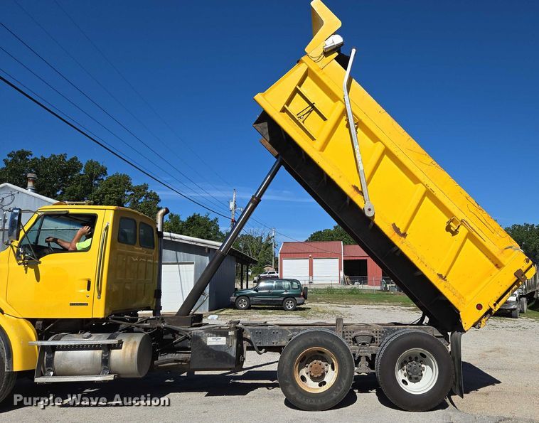 image for item DY0424 2007 Sterling L-Line dump truck