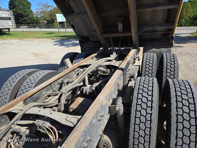 image for item DY0424 2007 Sterling L-Line dump truck