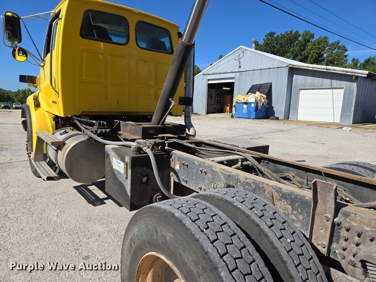 image for item DY0424 2007 Sterling L-Line dump truck