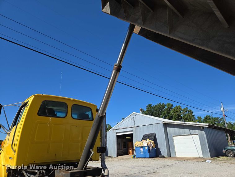 image for item DY0424 2007 Sterling L-Line dump truck