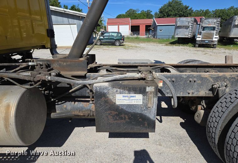 image for item DY0424 2007 Sterling L-Line dump truck