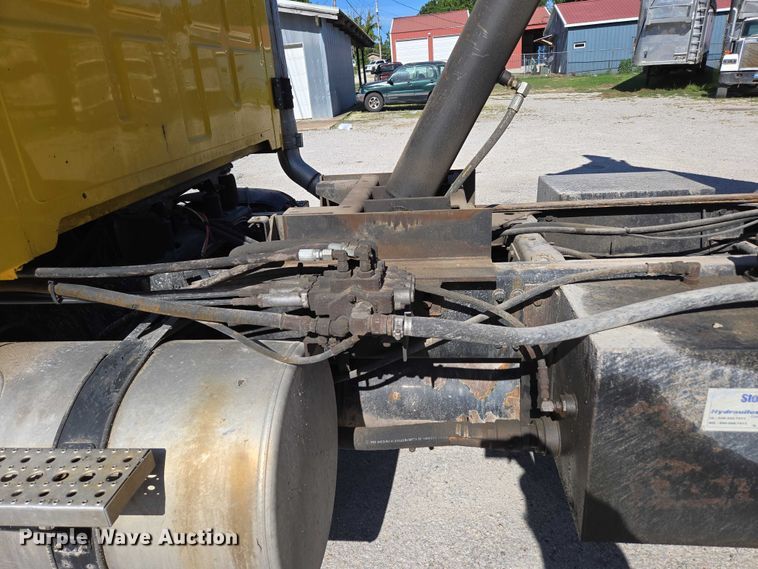 image for item DY0424 2007 Sterling L-Line dump truck