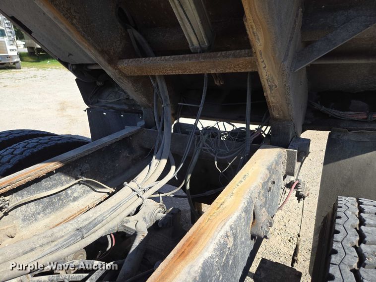 image for item DY0424 2007 Sterling L-Line dump truck